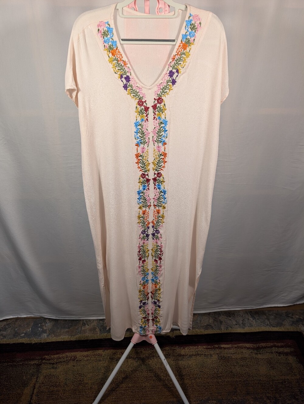Blush Pink Embroidered Floral Caftan Dress Large 100% Rayon Boho Resort Maxi